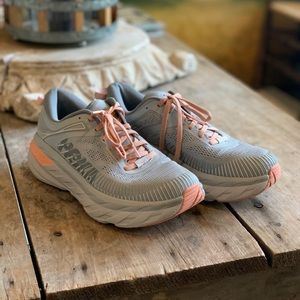 Women’s Hoka One One Bondi 7 Size 9 Gray and Coral Tennis Shoes